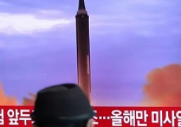 كوريا الشمالية تجري اختباراً للصواريخ العابرة للقارات