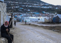 للعام الـ7 على التوالي .. الشتاء يفاقم الظروف المعيشية في بمخيمات النازحين غربي سوريا