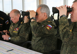 وزير الدفاع الروسي يتفقد القوات المشاركة في العملية العسكرية بأوكرانيا