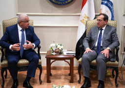 وزير البترول يبحث الفرص الاستثمارية في مجال البترول والغاز مع أذربيجان