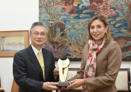 وزيرة الثقافة تلتقي سفير اليابان لدى القاهرة لبحث أطر التعاون الثقافي بين البلدين