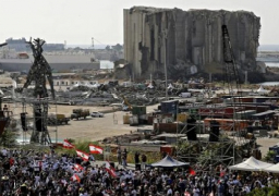 أهالي ضحايا انفجار ميناء بيروت يتوافدون على قصر العدل احتجاجا على قرارات النائب العام