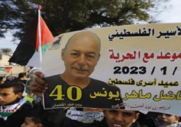 الاحتلال الإسرائيلي يفرج عن عميد الأسرى الفلسطينيين بعد 40 عامًا في السجون