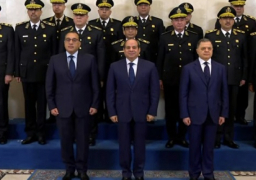 الرئيس السيسي يتوسط صورة تذكارية بمناسبة الاحتفال بعيد الشرطة