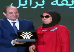 الرئيس السيسي يكرم عددا من النماذج الملهمة في العمل الأهلي والتطوعي