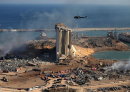 قاضي التحقيق في انفجار مرفأ بيروت يوجه اتهام “القتل على القصد الاحتمالي” لرئيس الوزراء آنذاك حسان دياب