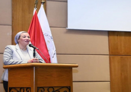 بالصور.. وزيرة البيئة تكرم فريق عمل مؤتمر المناخ على دورهم فى إنجاح COP27