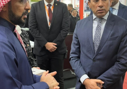 بالصور..وزير الرياضة يتفقد جناح الوزارة بمعرض الكتاب