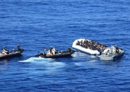 خفر السواحل الفرنسي ينقذ 83 مهاجرا على متن قاربين بالقنال الإنجليزي