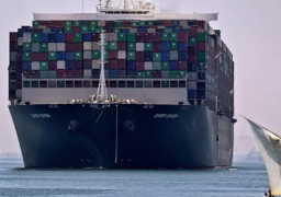 رئيس هيئة قناة السويس: تعاملنا باحترافية مع عطل ماكينات السفينة GLORY خلال عبورها بالقناة