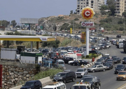 قفزة كبيرة بأسعار الوقود بلبنان وسعر صرف الدولار الأمريكي يسجل مستويات غير مسبوقة