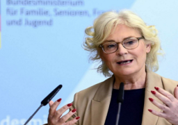 وزيرة الدفاع الألمانية تتقدم باستقالتها من منصبها