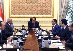 رئيس الوزراء يلتقي محافظ السويس لمتابعة المشروعات وبحث الفرص الاستثمارية بالمحافظة