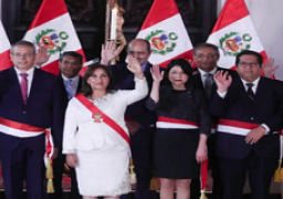 رئيسة بيرو تدعو إلى حوار واسع لإنهاء الأزمة السياسية وتعزيز الديمقراطية