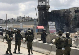 إصابة طلبة فلسطينيين بالاختناق جراء اقتحام قوات الاحتلال لمخيم شعفاط بالقدس المحتلة