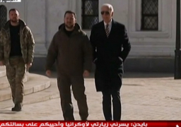 بالصور .. في زيارة مفاجئة.. الرئيس الأمريكي يتجول مع زيلينسكي في شوارع كييف