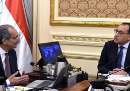 بالصور.. رئيس الوزراء يتابع مع وزير الاتصالات عددا من المشروعات التي تنفذها الوزارة
