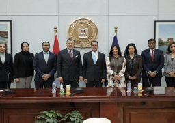 وزير السياحة والآثار يستقبل وفدًا من غرفة التجارة الأمريكية بالبحرين