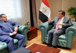 وزيرا الصحة والتنمية المحلية يبحثان ضبط الزيادة السكانية