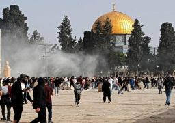 قوات الاحتلال تقتحم المسجد الأقصى وتقمع المصلين المعتكفين وتخرجهم بالقوة