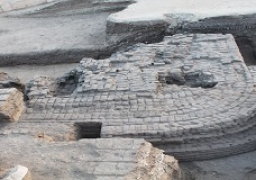 الكشف عن أكثر من 2000 من رؤوس الكباش المحنطة تعود للعصر البطلمي، بالإضافة إلى مبنى ضخم من عصر الأسرة السادسة.