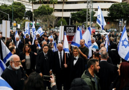 آلاف الإسرائيليين يغلقون الشوارع احتجاجا على خطة التعديلات القضائية