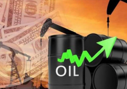 النفط يرتفع بعد تعهد السعودية بمزيد من خفض الإنتاج