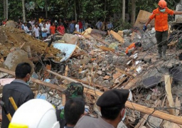 ارتفاع حصيلة ضحايا الانهيار الأرضي إلى 21 قتيلا في إندونسيا