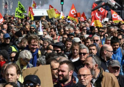 استنفار أمني في شوارع فرنسا والحكومة ترفض مطالب النقابات