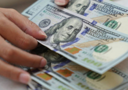 الدولار يهبط وسط ترقب لشهادة رئيس الفيدرالي أمام الكونجرس