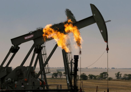 النفط يهبط قليلا وسط ضبابية قبيل بيانات اقتصادية أمريكية