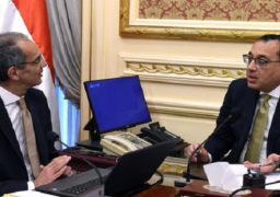 بالصور .. رئيس الوزراء يتابع مع وزير الاتصالات مستجدات عدد من مشروعات الوزارة