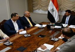 بالصور.. وزير الرياضة يناقش مع رئيس اتحاد الرماية استعدادات استضافة بطولة العالم