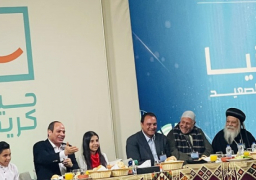 بالفيديو والصور.. الرئيس السيسي يتناول الإفطار مع أهالي قرية “المعصرة” بالمنيا ويجري حوارا مفتوحا معهم