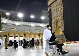 رئاسة الحرمين تفعل مبادرة “خدام الحرم” لتقديم خدمة دفع العربات المجانية التطوعية