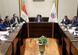 وزير الصحة يعقد اجتماعا لمتابعة الموقف التنفيذي لتشغيل الوحدات الصحية بمشروع “حياة كريمة”