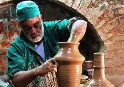 5 فوائد صحية لشرب الماء من وعاء فخاري