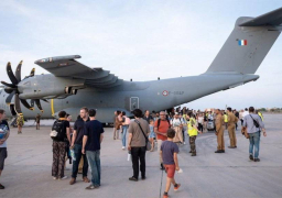 الاتحاد الأوروبي .. إجلاء أكثر من ألف مواطن أوروبي وسحب البعثة الدبلوماسية من السودان