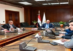 وزير الرى: عدم السماح بإقامة أى أعمال تؤثر على سريان المياه أو الجسور