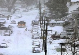 كندا.. قتلى وانقطاع الكهرباء عن مليون شخص بعد عاصفة ثلجية