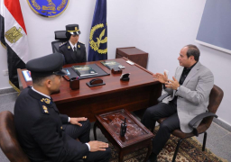 الرئيس السيسي تناول الإفطار مع ضباط وأفراد قسم شرطة مدينة نصر أول خلال زيارة مفاجئة للقسم