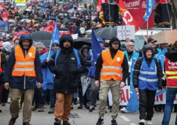 الحكومة الفرنسية تقدم خطة “100 يوم من التهدئة” والمعارضة ترفضها