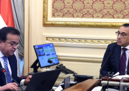 بالصور.. رئيس الوزراء يتابع مع وزير الصحة الموقف التنفيذى لعدد من المشروعات