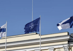 تزامنا مع انضمام فنلندا.. رفع أعلام الناتو في هلسنكي