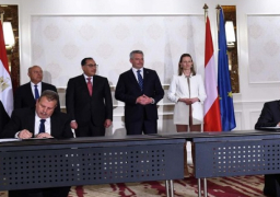 رئيس الوزراء ومستشار النمسا يشهدان مراسم توقيع عقدي شراكة وتصنيع وتوريد مفاتيح السكك الحديدية