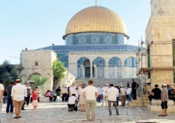 عشرات المستوطنين يقتحمون الأقصى بحراسة قوات الاحتلال