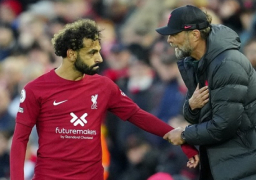 كلوب يلمّح لتجريد صلاح من مهمة أداء ركلات الجزاء