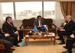 وزير الإسكان يبحث مع سفير جمهورية كازاخستان سبل تعزيز التعاون بين البلدين