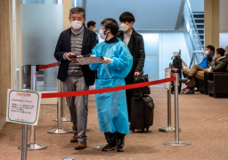 اليابان تخفض تصنيف فيروس كورونا إلى فئة الأمراض الأقل خطورة