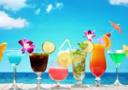 12 نوعًا من الأطعمة والمشروبات تقلل حرارة الجسم خلال موجة الحر